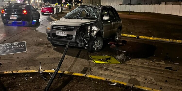 Tres personas lesionadas deja volcamiento de vehículo en la Costanera de Punta Arenas