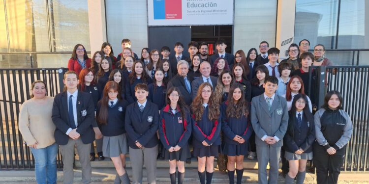 Estudiantes de Punta Arenas presentan propuestas para fortalecer el programa “Escuelas Abiertas”