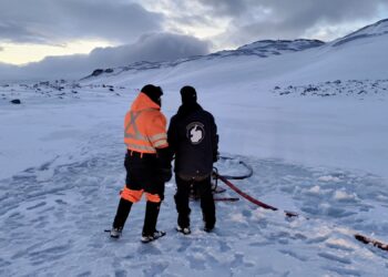 Dotación de la Base Prat realiza vital operación de abastecimiento de agua en la Antártica bajo condiciones extremas