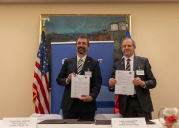 INACH y Comisión Fulbright firman histórico acuerdo para fortalecer la investigación científica en la Antártica