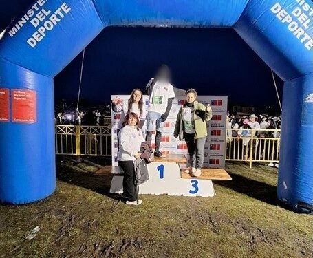 Joven en reinserción completó con éxito los 5K de la Corrida Familiar Nocturna en Punta Arenas