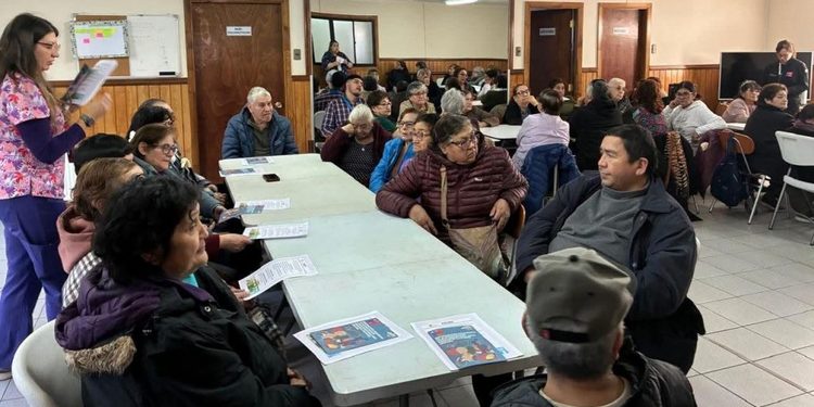 Programa Vínculos reunió a cerca de 40 personas mayores en jornada informativa sobre PACAM y PESPI.