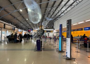 Detienen a pasajero tras afirmar que llevaba una bomba en su maleta en aeropuerto de Punta Arenas