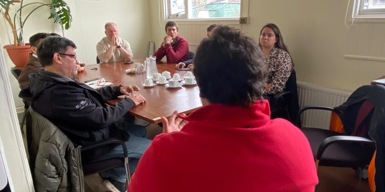 Autoridades y empresas acuerdan plan para mejorar suministro de GNC a taxis y colectivos en Punta Arenas