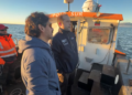 Seremi de Economía visita centros de cultivo de AquaChile y destaca aporte de la salmonicultura en Magallanes