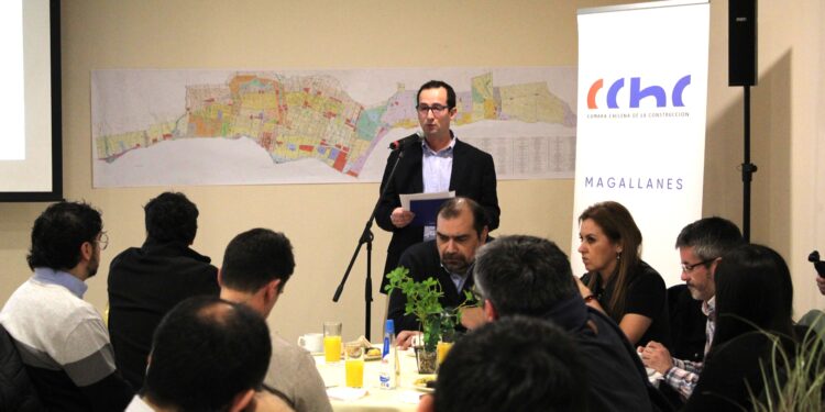 Diálogo Urbano reúne a expertos y autoridades para debatir el futuro desarrollo de Punta Arenas