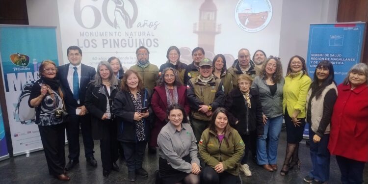 CONAF inicia celebración de los 60 años del Monumento Natural Los Pingüinos con exposición artística