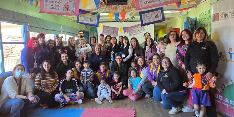 Primera Feria de la Niñez reunió a familias y diversas instituciones en el jardín infantil Los Pioneros