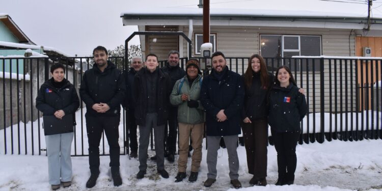 Cuatro adultos mayores de Puerto Natales reciben viviendas sin costo en comodato
