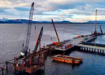 Muelle multipropósito de Puerto Williams supera el 55% de avance y proyecta iniciar operaciones en marzo de 2027