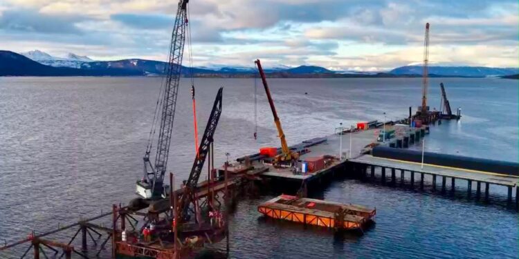 Muelle multipropósito de Puerto Williams supera el 55% de avance y proyecta iniciar operaciones en marzo de 2027