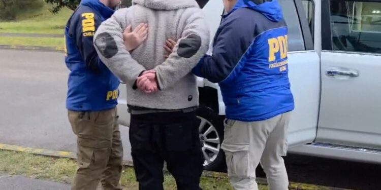 Capturan en Puerto Aysén a imputado por estupro y abuso sexual reiterado contra adolescente en Punta Arenas
