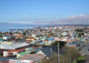 Hombre resulta gravemente golpeado durante violento asalto en pleno centro de Punta Arenas