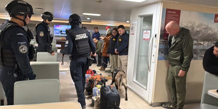Operativo interagencial inspeccionó ferry de conectividad en el Muelle de Puerto Natales