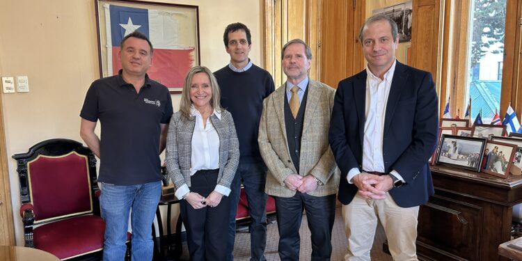 Santo Tomás refuerza su compromiso regional con primera visita de su presidente de Directorio a Punta Arenas.