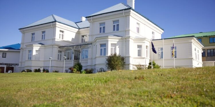 Corte de Apelaciones de Punta Arenas confirma rechazo a arraigo nacional de exalcaldesa de Puerto Natales