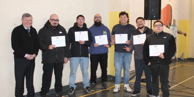 Música y reinserción, grupo magallánico «5 Gatos» realizó clínica musical para jóvenes del centro de cumplimiento en Punta Arenas