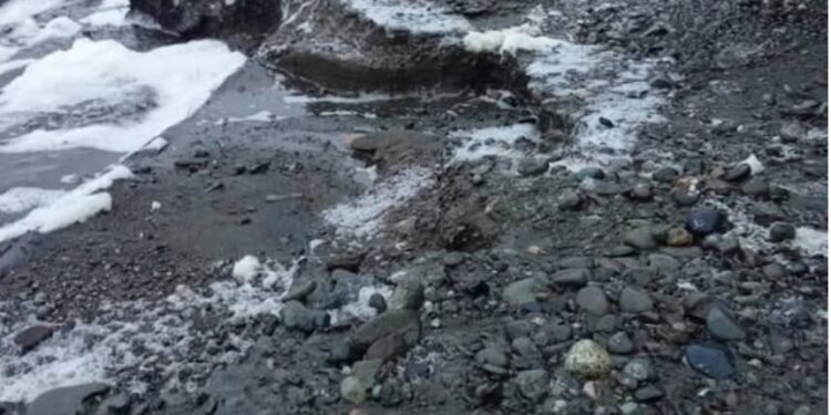 Crecida de mareas obliga al cierre de un tramo de la Ruta 9 Sur
