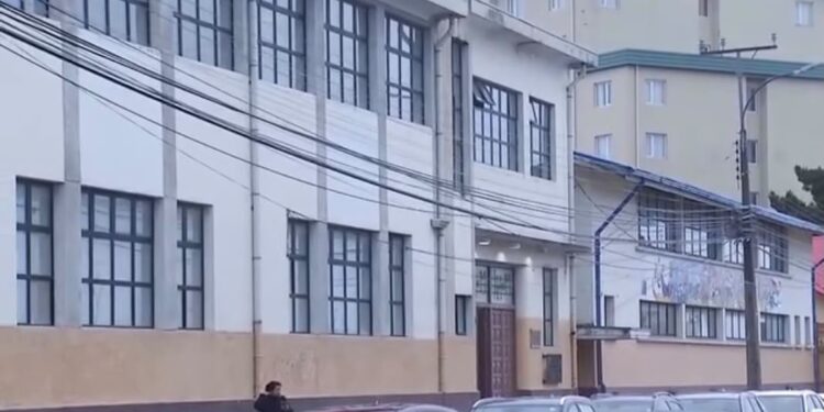 Masiva movilización en el Liceo Luis Alberto Barrera obliga a suspender clases por segundo día consecutivo