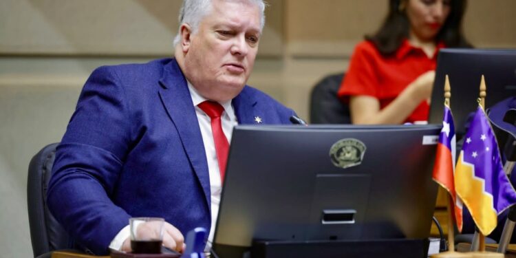 Senador Kusanovic pide considerar historial delictivo en decisiones sobre prisión preventiva