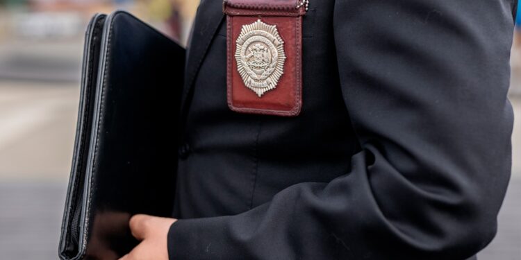 PDI detiene a hombre investigado por captar y difundir imágenes íntimas de mujeres en Punta Arenas