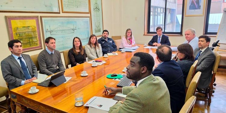 Senador Kusanovic coordina con equipos del MOP avances de proyectos estratégicos para Magallanes