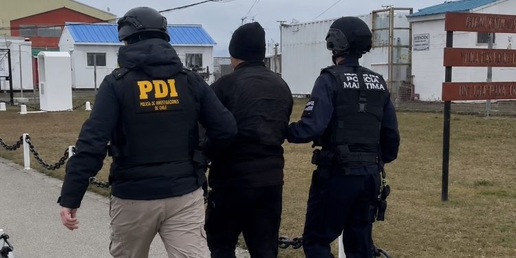 PDI y Policía Marítima detienen en Porvenir a hombre prófugo por lesiones graves