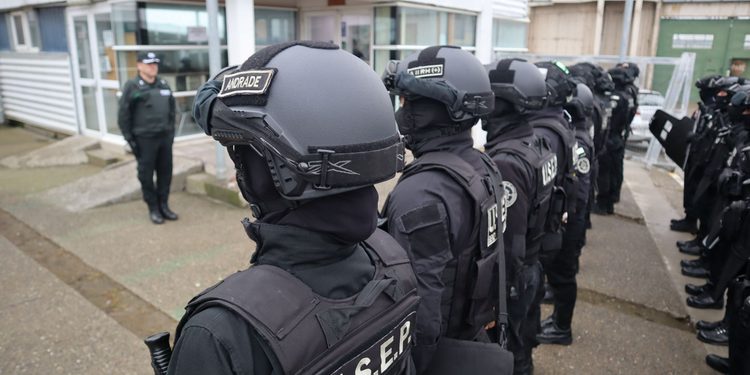 Gendarmería realiza operativo simultáneo en las tres unidades penales de Magallanes