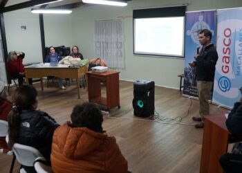 GASCO Magallanes y SEC explican a dirigentes vecinales proceso de normalización de medidores de gas
