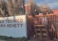 Estudiantes del Liceo María Behety mantienen movilizaciones y exigen la devolución de sus espacios recreativos.
