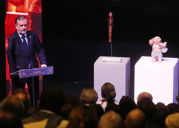 Artesana magallánica Dana Canales recibe distinción “Artesana Aprendiz” en el Premio Maestro Artesano 2025