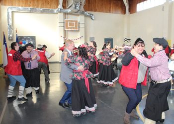 Jóvenes del Centro de Cumplimiento Juvenil participaron en velada de Fiestas Patrias