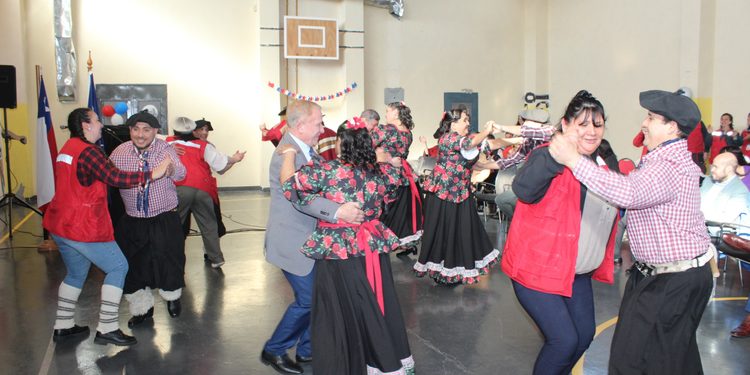 Jóvenes del Centro de Cumplimiento Juvenil participaron en velada de Fiestas Patrias