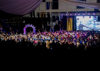 Escuela Libertador Bernardo O’Higgins (LBO) de Natales, celebra 74 años de historia con masiva velada artística.