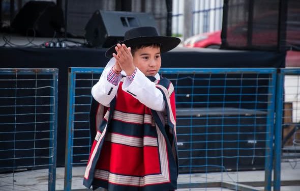 Cultura, Tradición y Emprendimiento Local se Tomaron la Plaza de Armas de Natales.