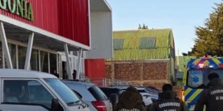 Adolescente de 14 años resulta herido con arma blanca tras agresión en Punta Arenas