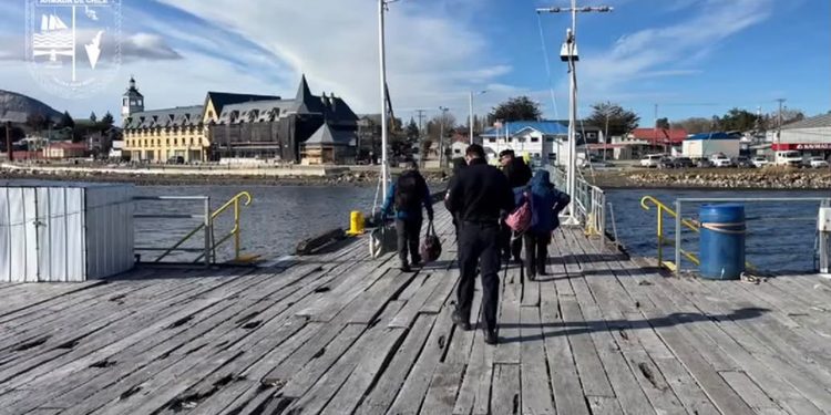 Unidad naval realizó evacuación de pasajero con síntomas de apendicitis desde ferry Cruz Australis