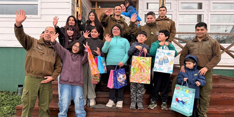 Estado llega hasta Puerto Edén para atender a familias y levantar necesidades de una de las localidades más aisladas de Magallanes