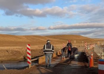 Camión derriba barreras y provoca derrame de diésel en Tierra del Fuego