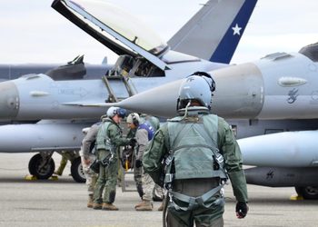 F-16 de la FACh llegan a Punta Arenas para entrenamiento operacional durante 20 días