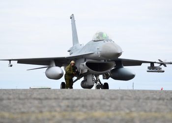 F-16 sorprenden a vecinos de Punta Arenas y Porvenir durante entrenamiento en Magallanes