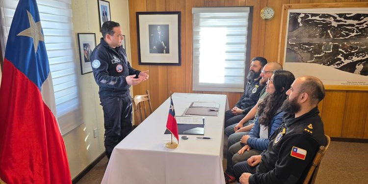 Pareja de científicos queda a un paso de celebrar matrimonio en la Antártica