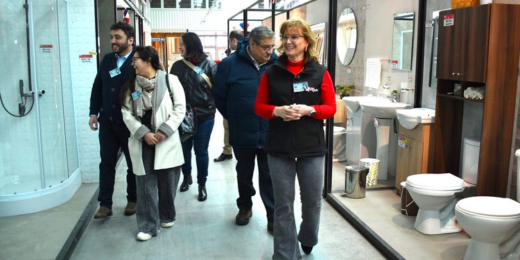Minvu presenta en Magallanes nueva Tarjeta Banco de Materiales para jefas de hogar