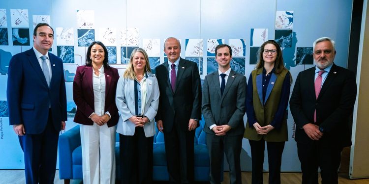 Gobierno impulsa estrategia para fortalecer a Magallanes como plataforma turística y logística hacia la Antártica