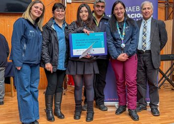 19 estudiantes de Puerto Williams reciben computadores de las Becas TIC para fortalecer sus aprendizajes
