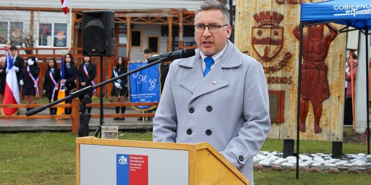 Puerto Williams celebra las Fiestas Patrias con el desfile cívico-militar más austral de Chile.