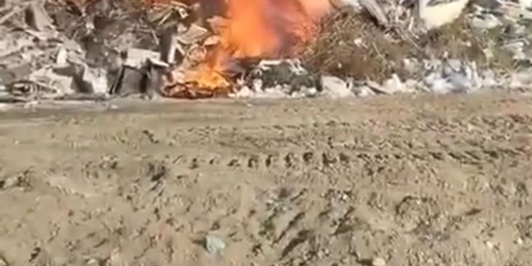 Incendio en sector de chatarra y cachureos moviliza a Bomberos y equipos municipales en Punta Arenas