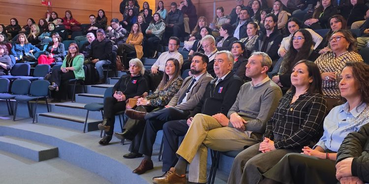 Más de 90 personas participan en jornada formativa sobre salud emocional y riesgos psicosociales laboral.