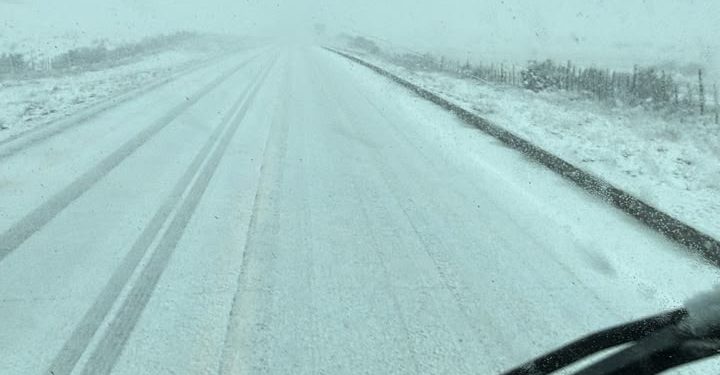 Rutas de Magallanes amanecen cubiertas de blanco tras intensa precipitación de nieve en algunos sectores