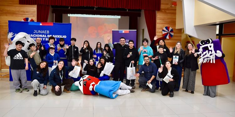 Junaeb realiza operativo de salud para estudiantes de la Escuela Punta Delgada